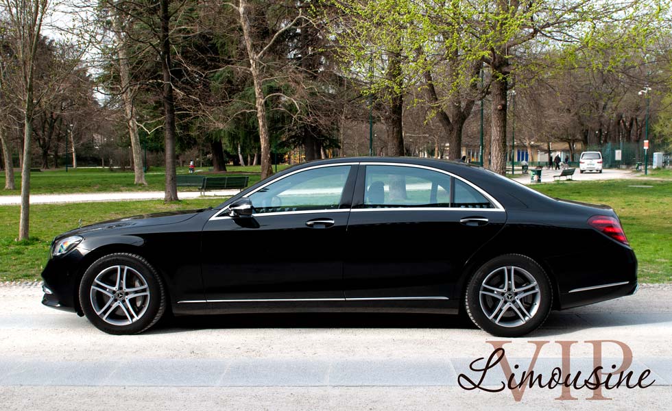 Mercedes Clase S 560 con chófer: vista lateral Mercedes Clase S 560 con chófer: vista lateral