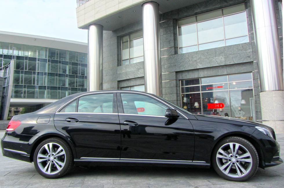 Mercedes Clase E 220 Premium: vista lateral Mercedes Clase E 220 Premium: vista lateral