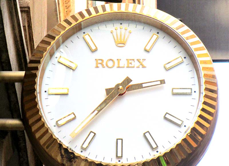 Conductores y coches a disposición 24 horas al día Reloj Rolex de Via Montenapoleone
