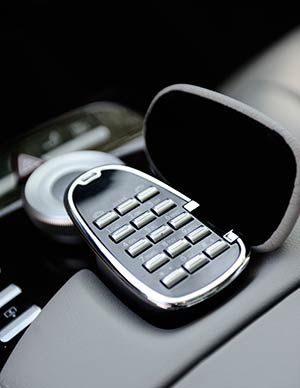 El teléfono en el coche, útil en el roadshow