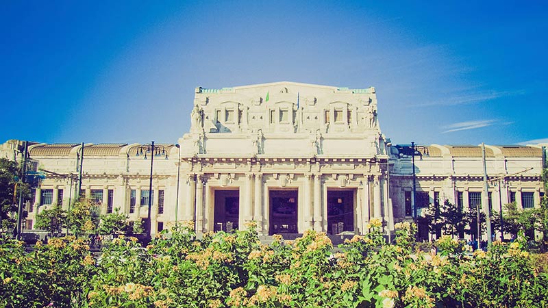 Transfer da e per la Stazione Centrale di Milano Una foto d'epoca della stazione centrale di Milano